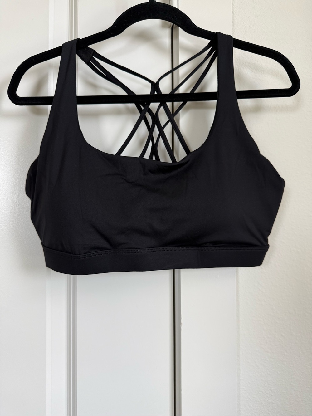 Women’s Strappy Back Sports Bra Black Size XL PTP 19” NWOT
